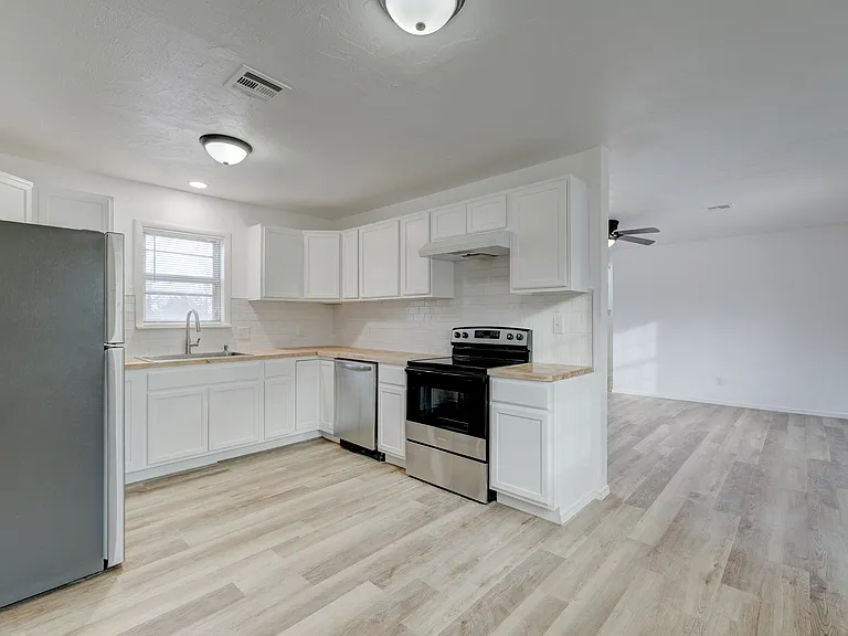 12250 E Post Oak Rd — Photo 5