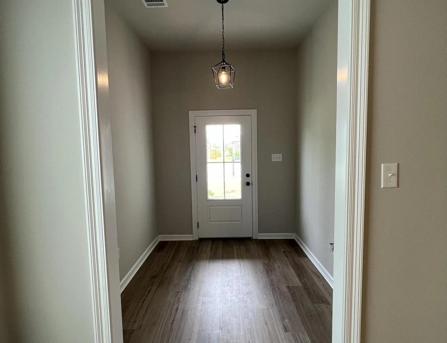 3 bed, 1603 sqft, $2,100 — Photo 4