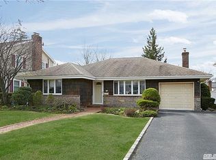 98 Wright Rd, Rockville Centre, NY 11570