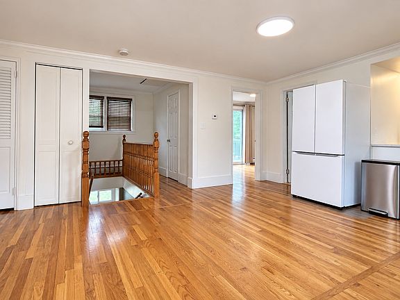 5th image of 347 Lexington St