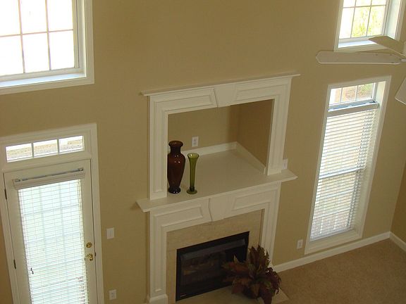 Two-story greatroom w/ gas logs