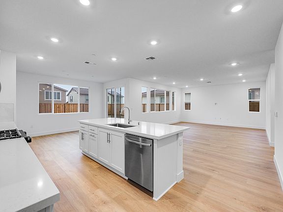 Crestwick Residence2 10