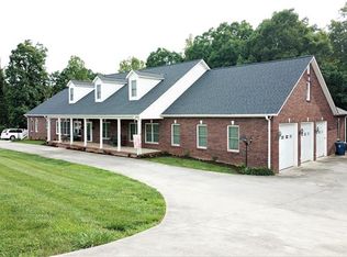 7382 Woodland Hills Rd, Hickory, NC 28602