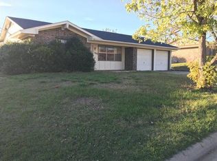 1905 Floral Dr, Gainesville, TX 76240