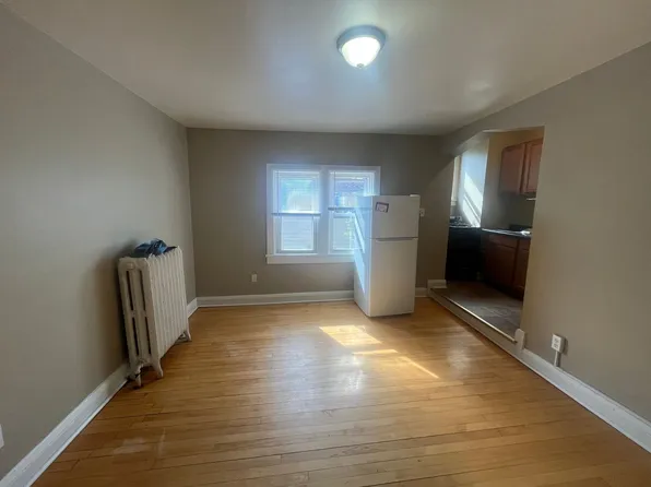 586 West 7th St, 586 7th St W APT 4, Saint Paul, MN 55102