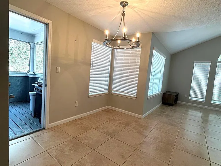 1050 Crystal Way #H — Photo 12