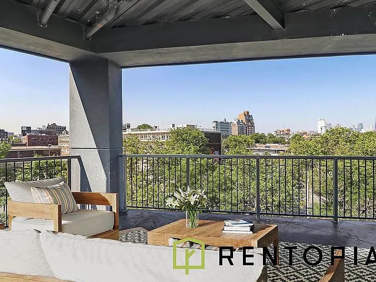 494 Manhattan Ave #405E — Photo 1