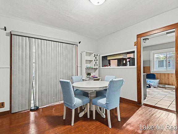 3rd image of 27 Exchange St SE