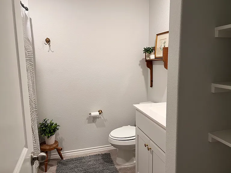 721 Whitecomb Ln — Photo 19