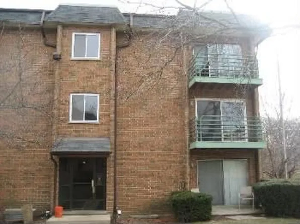 1029 Buccaneer Dr APT 1-06, Schaumburg, IL 60173