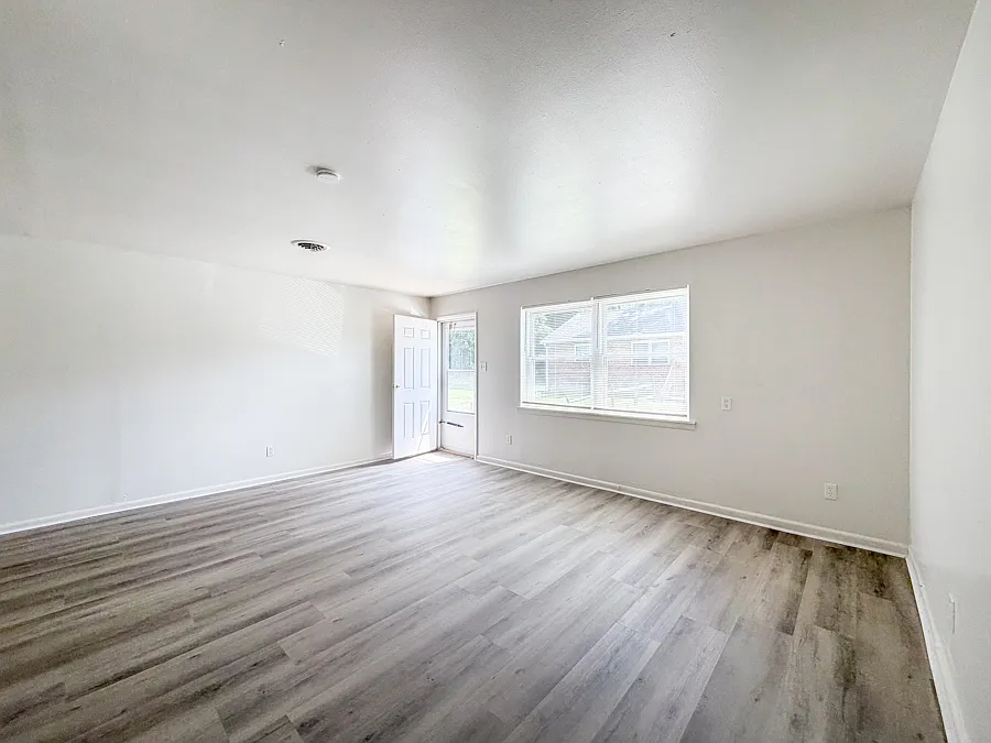 2 bed, 1000 sqft, $1,299 — Photo 4