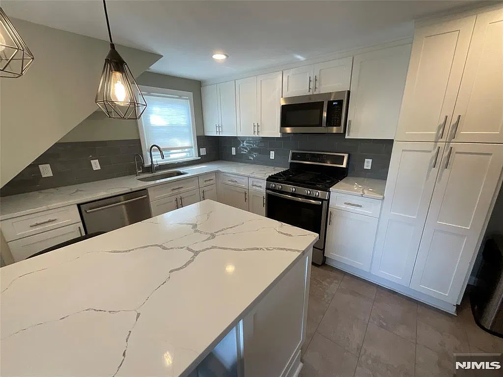 2 bed, $2,500 — Photo 4