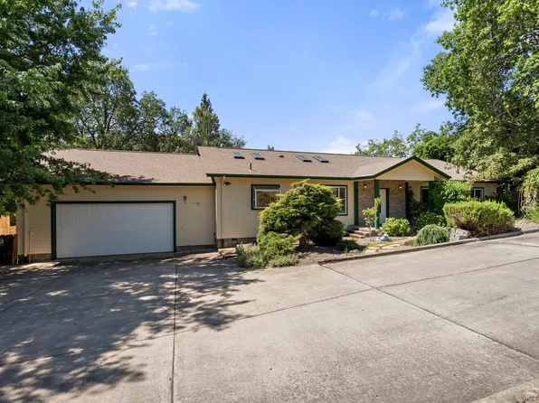 860 5th Ave, Gold Hill, OR 97525