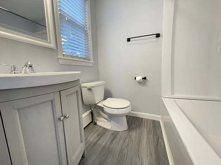 188 Laurel St #1 — Photo 10