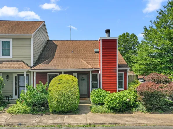 941 Warwick Ct, Charlottesville, VA 22901