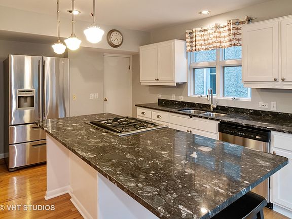 3rd image of 740 Woodbine Ave