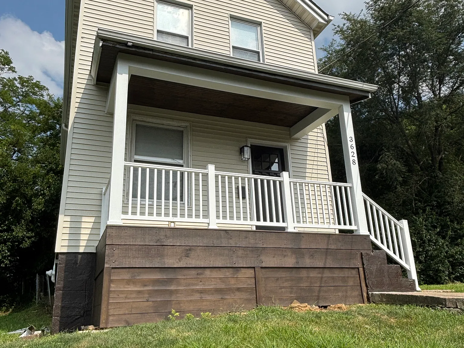 3 bed, 2.5 bath, 1303 sqft, $2,300 — Photo 2