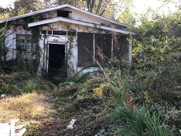 213 Wood St NW, Camden, AR 71701