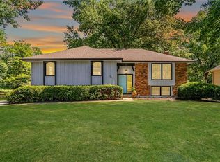 6809 Lakeshore Dr, Raytown, MO 64133