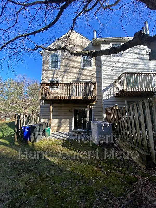 3 bed, 4.0 bath, 2160 sqft, $2,850 — Photo 2