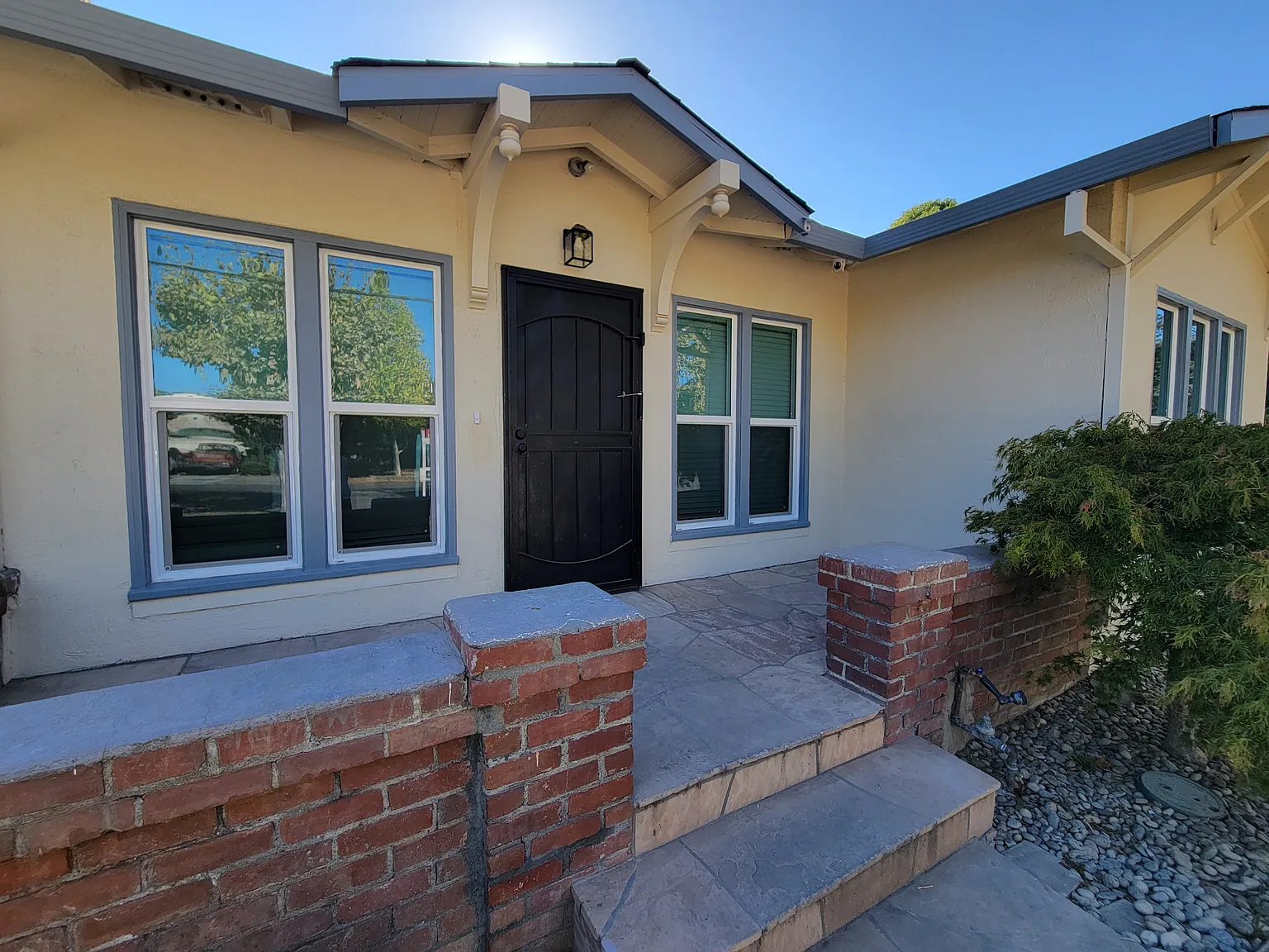 3 bed, 1400 sqft, $6,300 — Photo 1