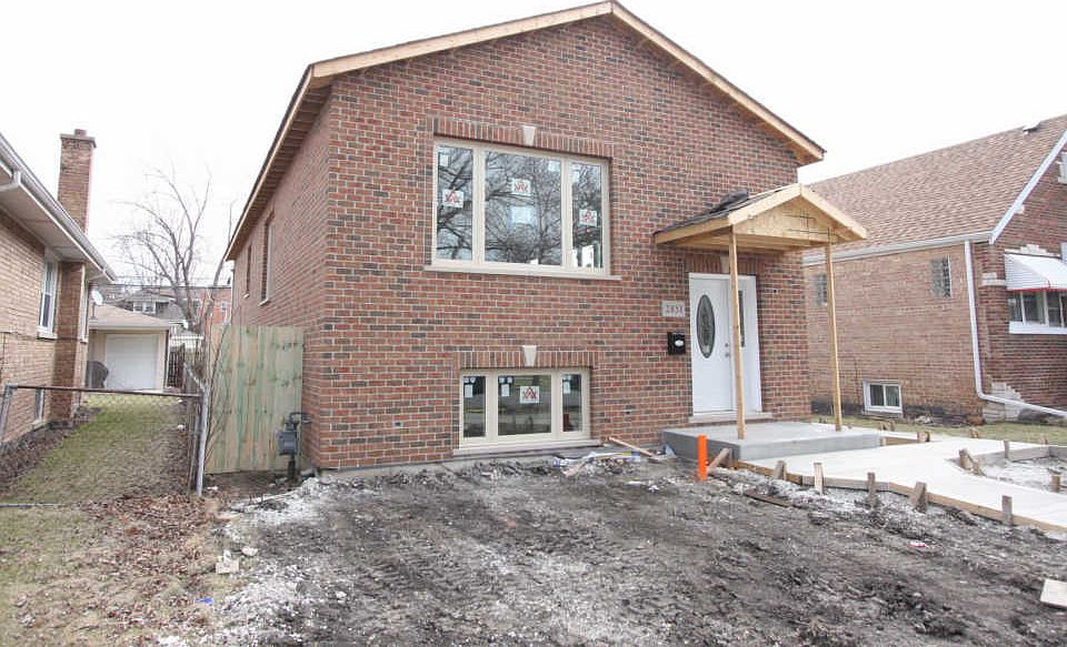 1st image of 2851 N Normandy Ave
