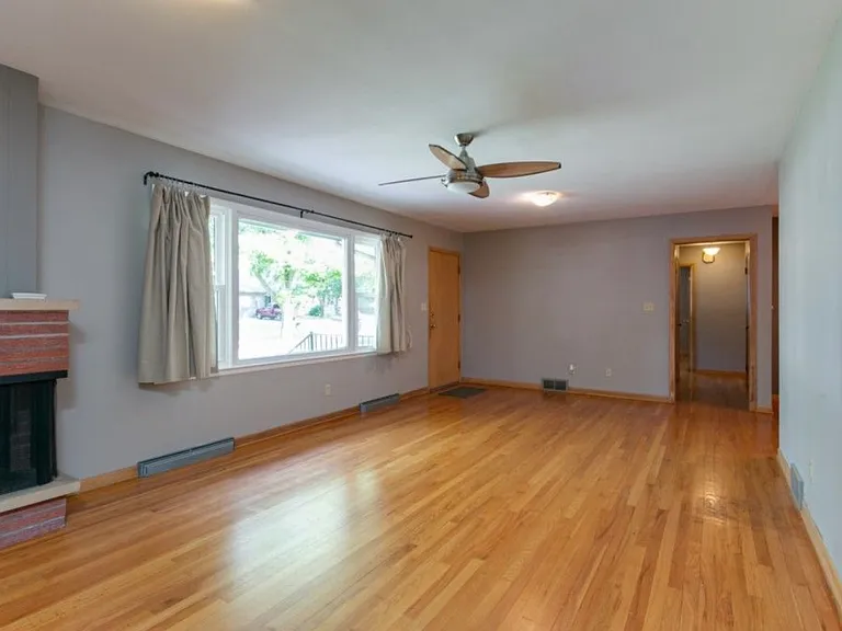 721 Midland Ave — Photo 2