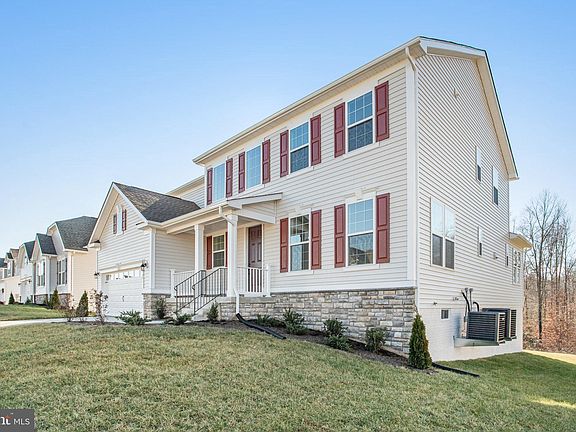 3rd image of 8503 Fleetwood Dr