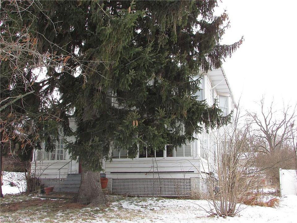 2nd image of 1823 Lincoln Way E