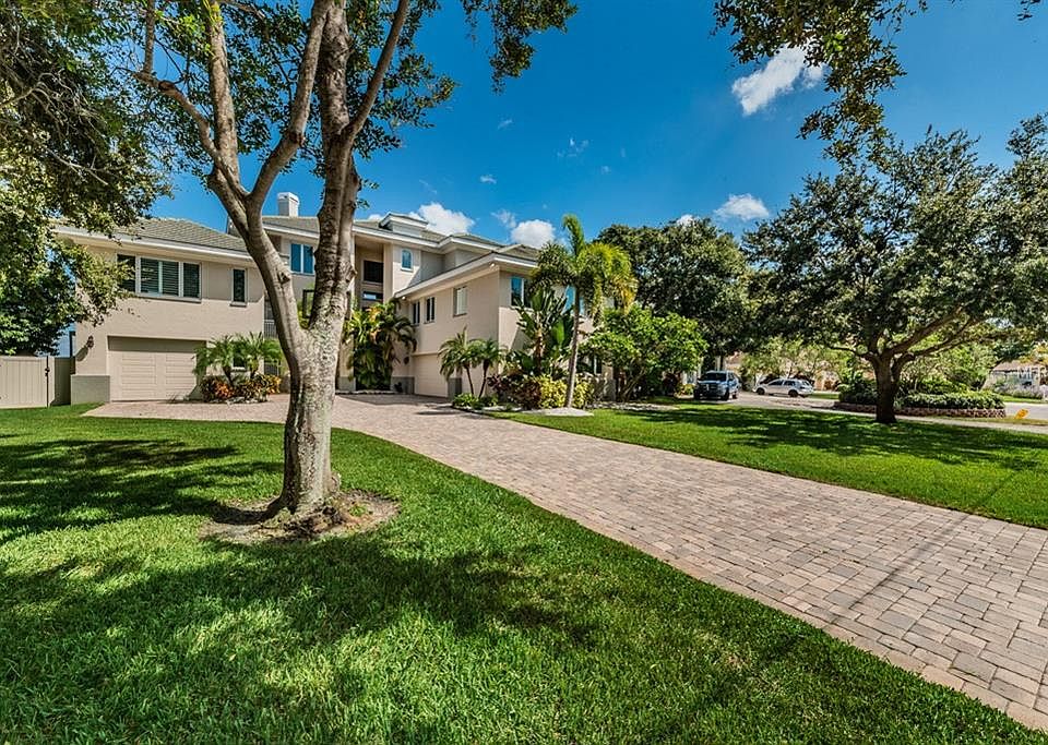 1st image of 129 Carlyle Cir