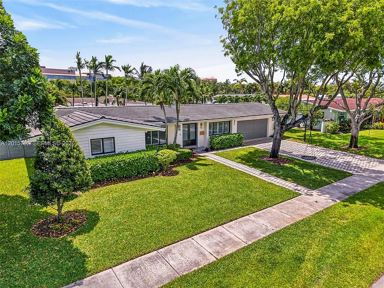 8820 SW 85th Ter — Photo 3