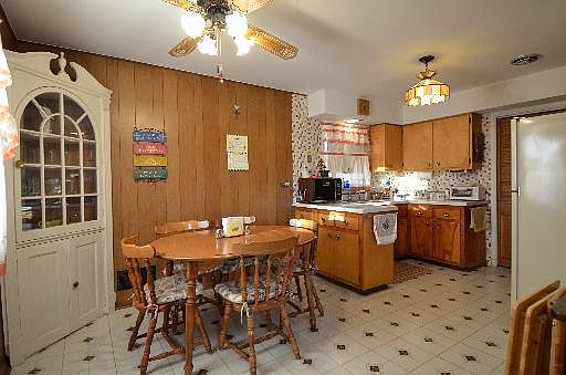 3rd image of 7617 Lockwood Ave