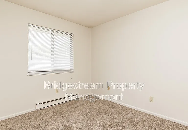 4327 Powell Rd — Photo 8