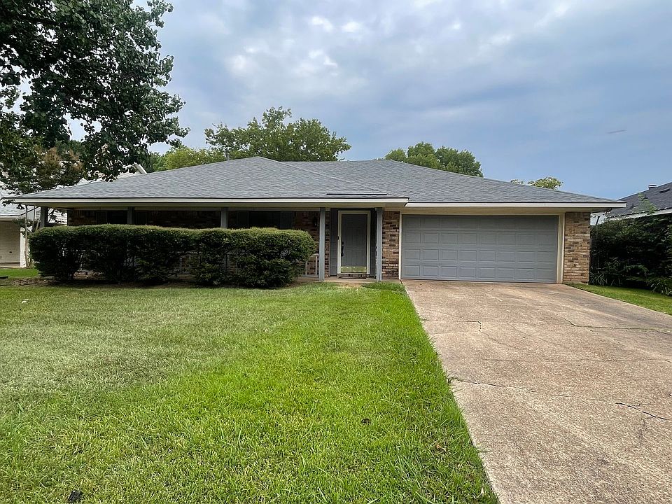 1st image of 2513 Palmetto Dr