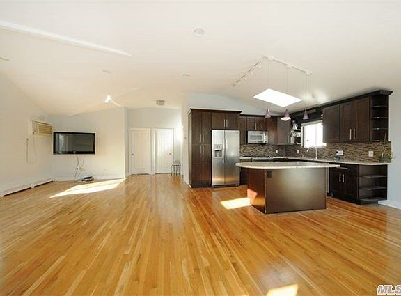 4th image of 307 Lindell Blvd