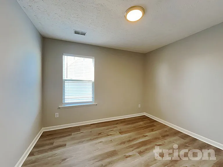 1638 Zurich Dr — Photo 10