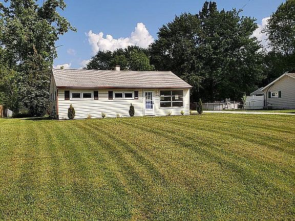 3rd image of 1955 Pinewood Dr