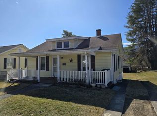 812 4th St NE, Pulaski, VA 24301