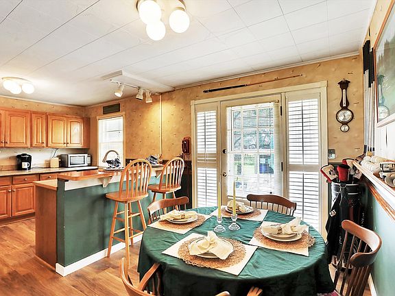 4th image of 8060 Briarwood Dr