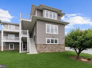 1203 Shore Dr, Edgewater, MD 21037