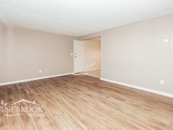 3rd image of 4374 Hannaford St