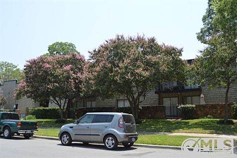 2nd image of 2910 Throckmorton St APT 204