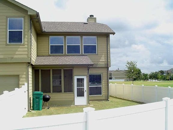 5th image of 10010 Waterbury Dr