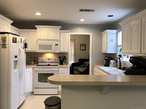 5th image of 19396 Holly Ct