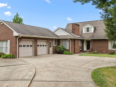 377 Claremont Dr, Lower Burrell, PA, 15068