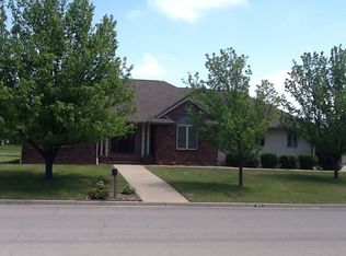 618 N 15th St, Fredonia, KS 66736