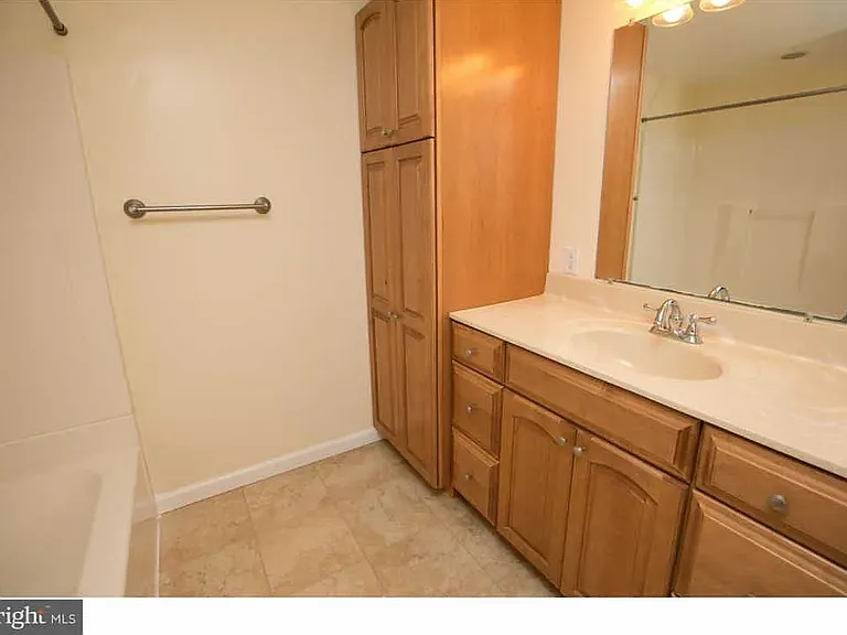 4431 Silverwood St — Photo 14