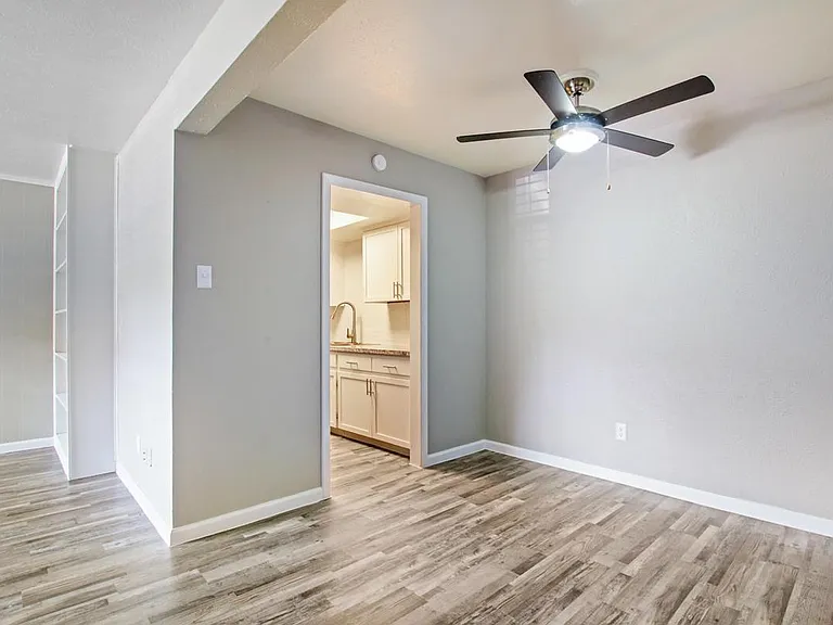 Camelot Apartments — Photo 26