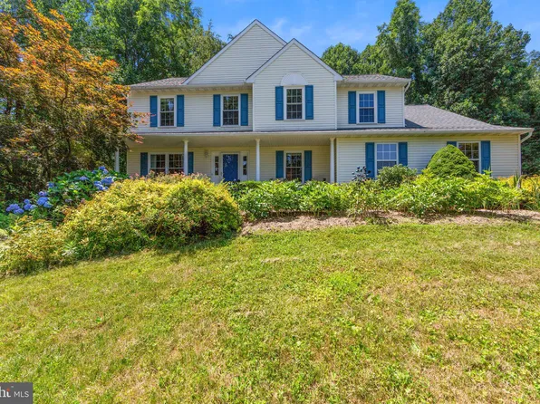 110 Wooded Acres Ln, Downingtown, PA 19335