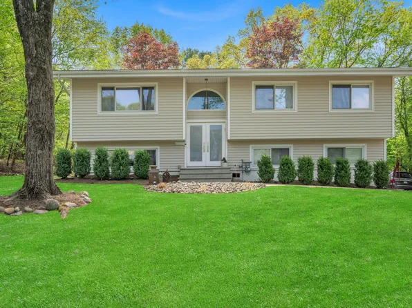 21 Dorchester Drive, Airmont, NY 10952